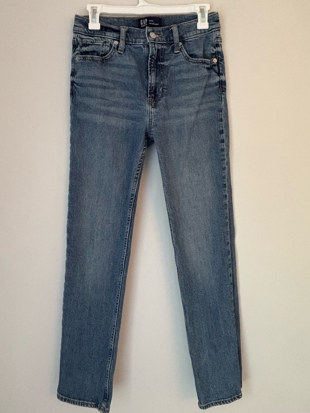 GAP 90s Straight Leg Jeans in Medium Blue Wash